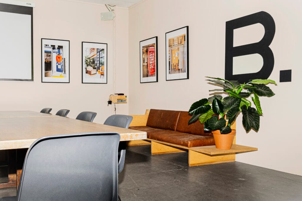 The Arianna meeting unit